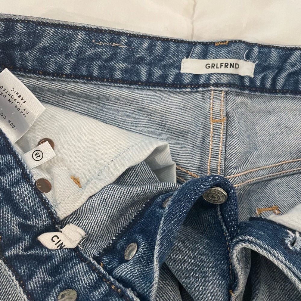 CUTEST GRLFRND DENIM SHORTS! SUCH HIGH QUALITY AND PERFECT INVESTMENT! - Picture 4 of 6